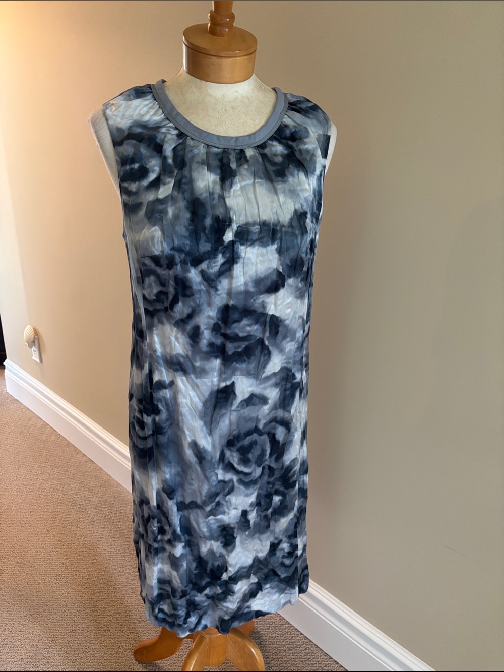 Ann Taylor Navy and White Tie-Dye Floral Sleeveless Shift Dress